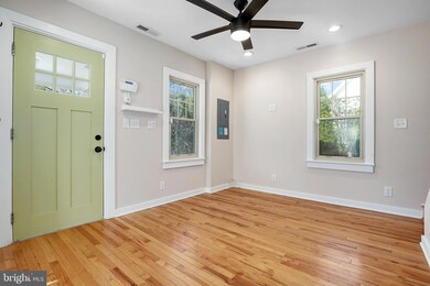 304 Marshall St, Gaithersburg, MD 20877 - photo 4