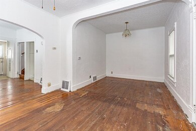 1816 J St SW, Cedar Rapids, IA 52404 - photo 3