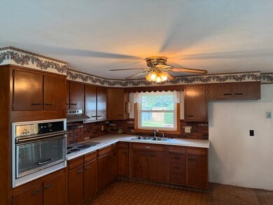 35 Greenhalge St, Worcester, MA 01604 - photo 4