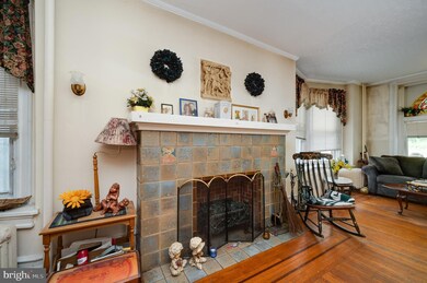 1642 Mineral Spring Rd, Reading, PA 19602 - photo 6