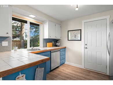 2511 SW 23rd Cir, Troutdale, OR 97060 - photo 7