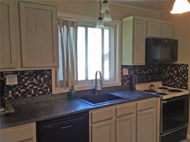 2717 Wellington Rd, Erie, PA 16506 - photo 3