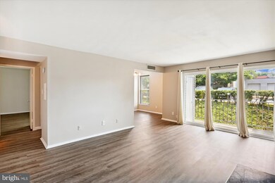 114 Duvall Ln unit 100-104, Gaithersburg, MD 20877 - photo 4