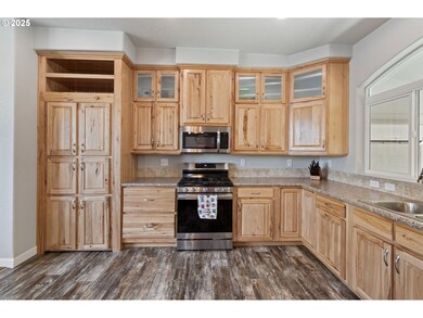 308 Davaly Ave NE, Boardman, OR 97818 - photo 6