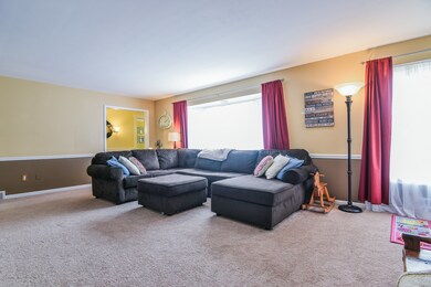 256 Alschuler Dr, Aurora, IL 60506 - photo 3