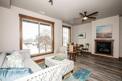 Living Room/Fireplace