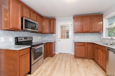 62 Glenwood St, Albany, NY 12208 - photo 5