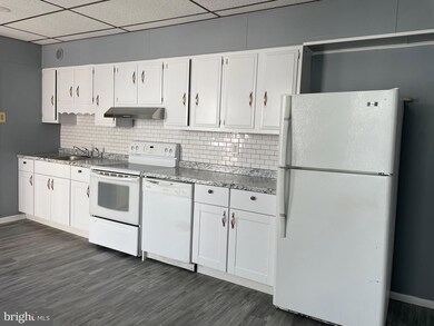 131 S 3rd St, Saint Clair, PA 17970 - photo 5