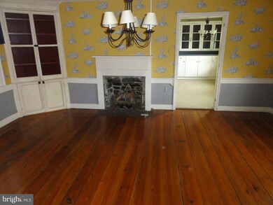 207 S Main St, Edinburg, VA 22824 - photo 6