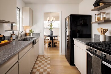 415 N 8th LR-12