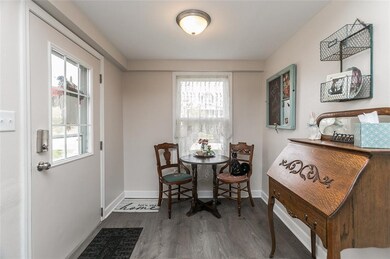 7' X 7' FOYER