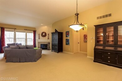 3032 Woodridge Cir NE unit 8, Grand Rapids, MI 49525 - photo 3