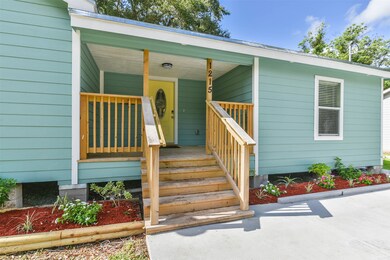 1215 Betsy Ross St, Alvin, TX 77511 - photo 6