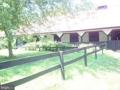 10 Old Kennels Ln, Flint Hill, VA 22627 - photo 2