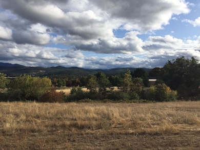 4133 Tami Ln, Central Point, OR 97502 - photo 2