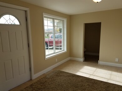 905 Berkley St, Carpentersville, IL 60110 - photo 6