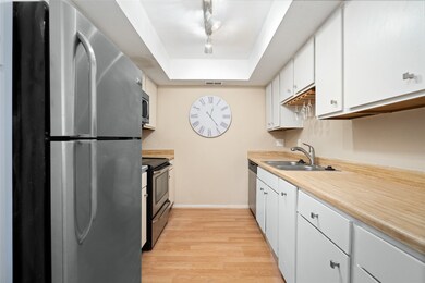 spacious kitchen, with lots of prep and cabinet sp