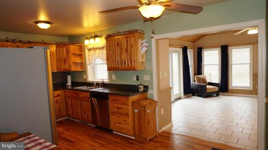762 Sir Johns Run Rd, Berkeley Springs, WV 25411 - photo 5