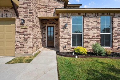 704 Ascot Ct, Ennis, TX 75119 - photo 2