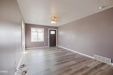 416 7th St W, Williston, ND 58801 - photo 5