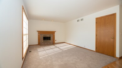 345 Farmhill Ct, Algonquin, IL 60102 - photo 2