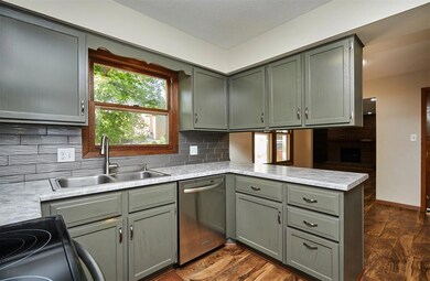 9774 Colby Ave, Clive, IA 50325 - photo 7