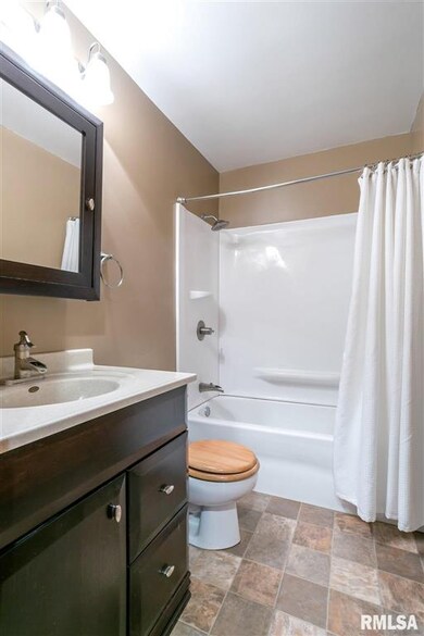 4215 W 16th St, Davenport, IA 52804 - photo 7