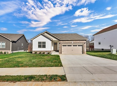 533 Lucky Ln, Clarksville, TN 37042 - photo 2