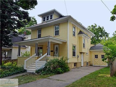 121 W Barnes Ave, Lansing, MI 48910 - photo 2