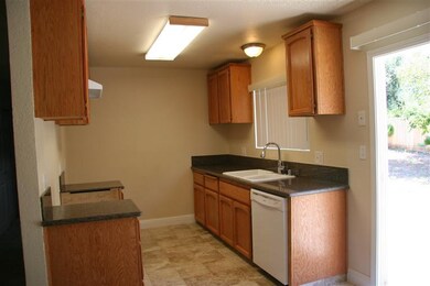 5886 E Ramona Ave, Fresno, CA 93727 - photo 3