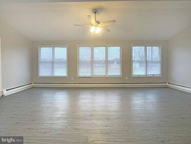 15 Dolphin Rd, Levittown, PA 19056 - photo 4