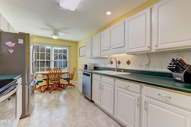 3027 Maple Ave unit Q3, Burlington, NC 27215 - photo 6