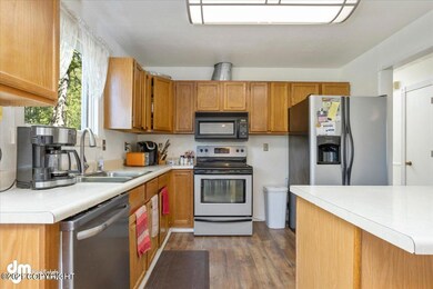 09-Lower Unit Kitchen_SOPH8873