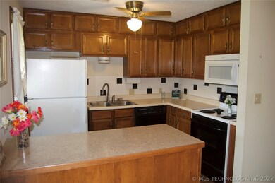Cute kitchen with sit up bar, all appliances stay