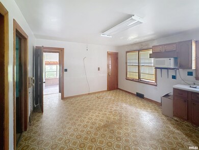 2749 9th St, Rock Island, IL 61201 - photo 6