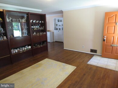 13203 Vandalia Dr, Rockville, MD 20853 - photo 4