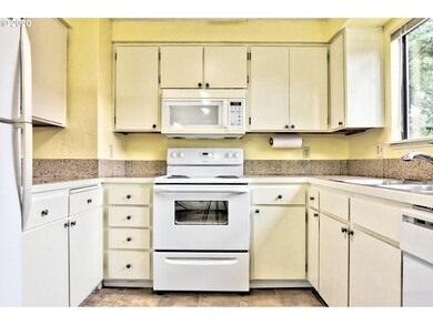 1915 W 10th Ave, Eugene, OR 97402 - photo 7