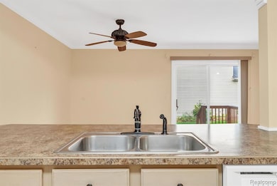 1276 Jay St unit 6, Waterford, MI 48327 - photo 7