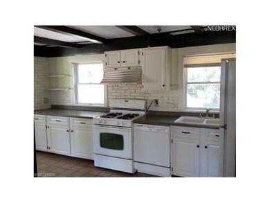 Kitchen work area, all appliances remain