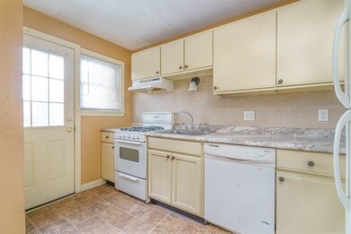 438 Cold Spring Ave, West Springfield, MA 01089 - photo 6