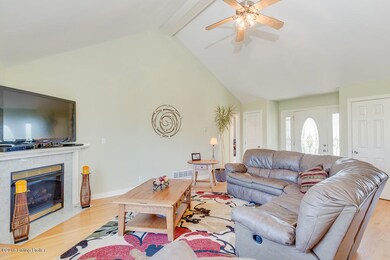 552 Highland Springs Dr, Mount Washington, KY 40047 - photo 7