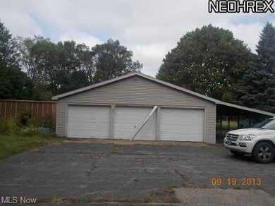 detached 3 car garage
