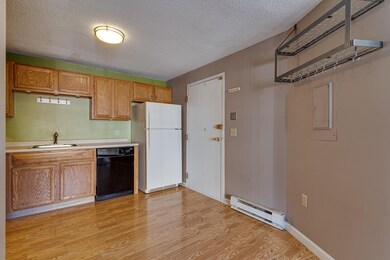 212 Lita Ln unit 212, Newmarket, NH 03857 - photo 3