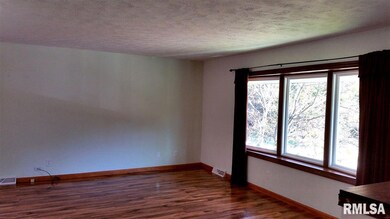 3620 N Elmwood Ave, Davenport, IA 52806 - photo 4