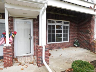 5589 Twin Oaks Dr unit 152, Sterling Heights, MI 48314 - photo 2