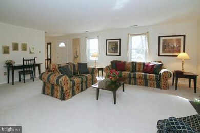 4923 Princess Anne Ct, Fairfax, VA 22032 - photo 4