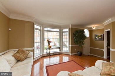 9969 Cyrandall Dr, Oakton, VA 22124 - photo 5