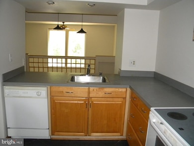 7932 Henslowe Ct, Pasadena, MD 21122 - photo 3