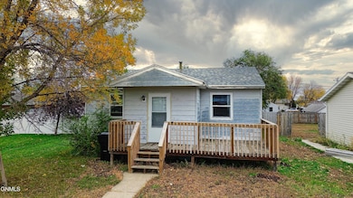 1010 10th Ave W, Williston, ND 58801 - photo 2