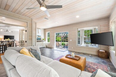 220 Seabreeze Circle-31